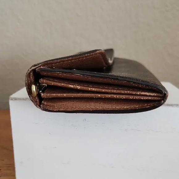 Louis Vuitton Monogram Sarah Wallet - Picture 7 of 16